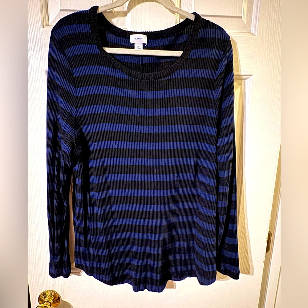 Old Navy blue and black light sweater/top